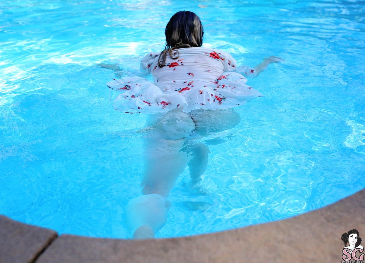 silvery-poolside-39.jpg