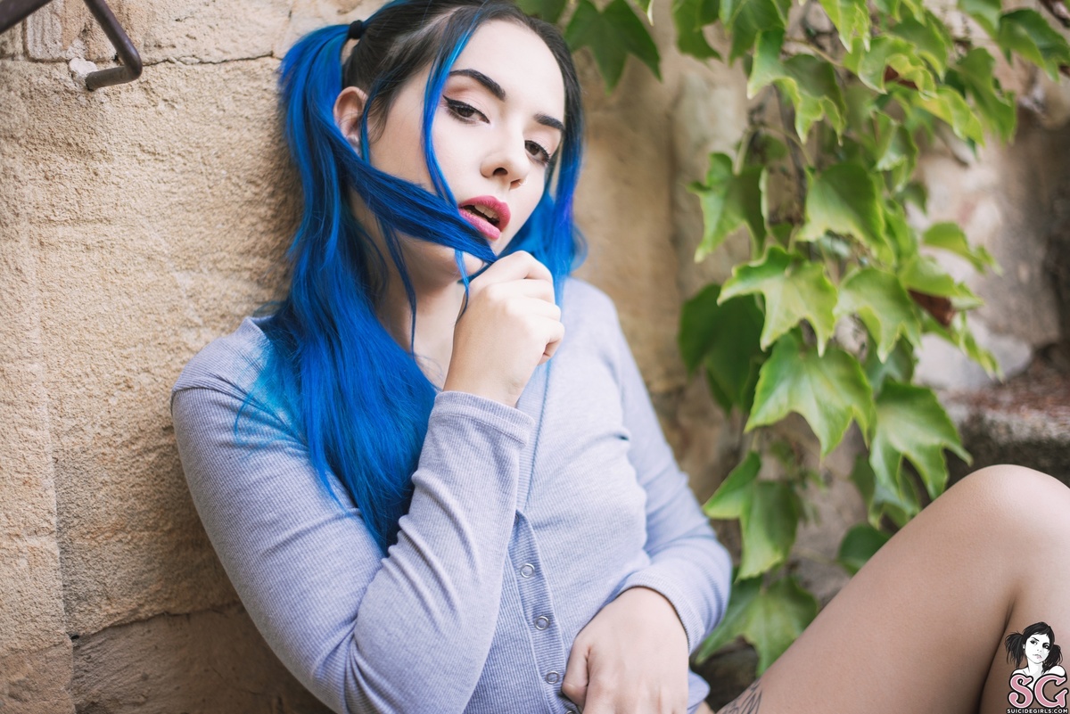 saria-houseofleaves-01.jpg