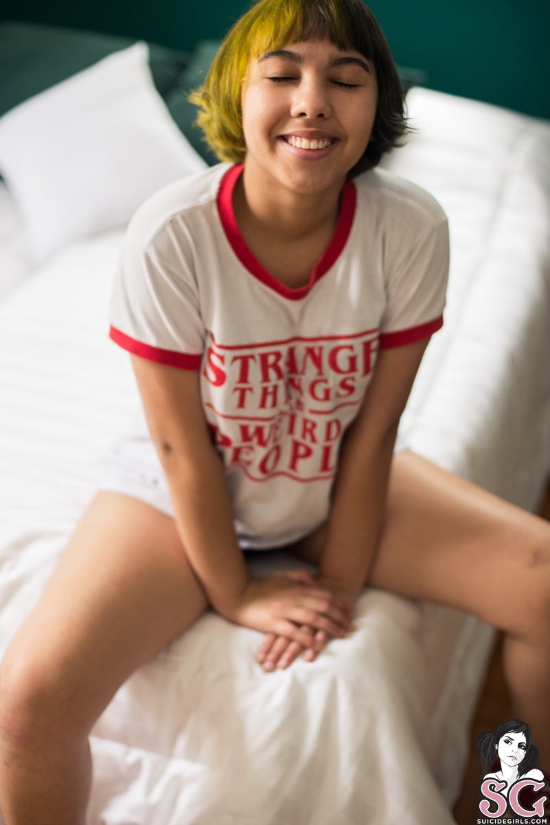 sourire-strangereferences-01.jpg