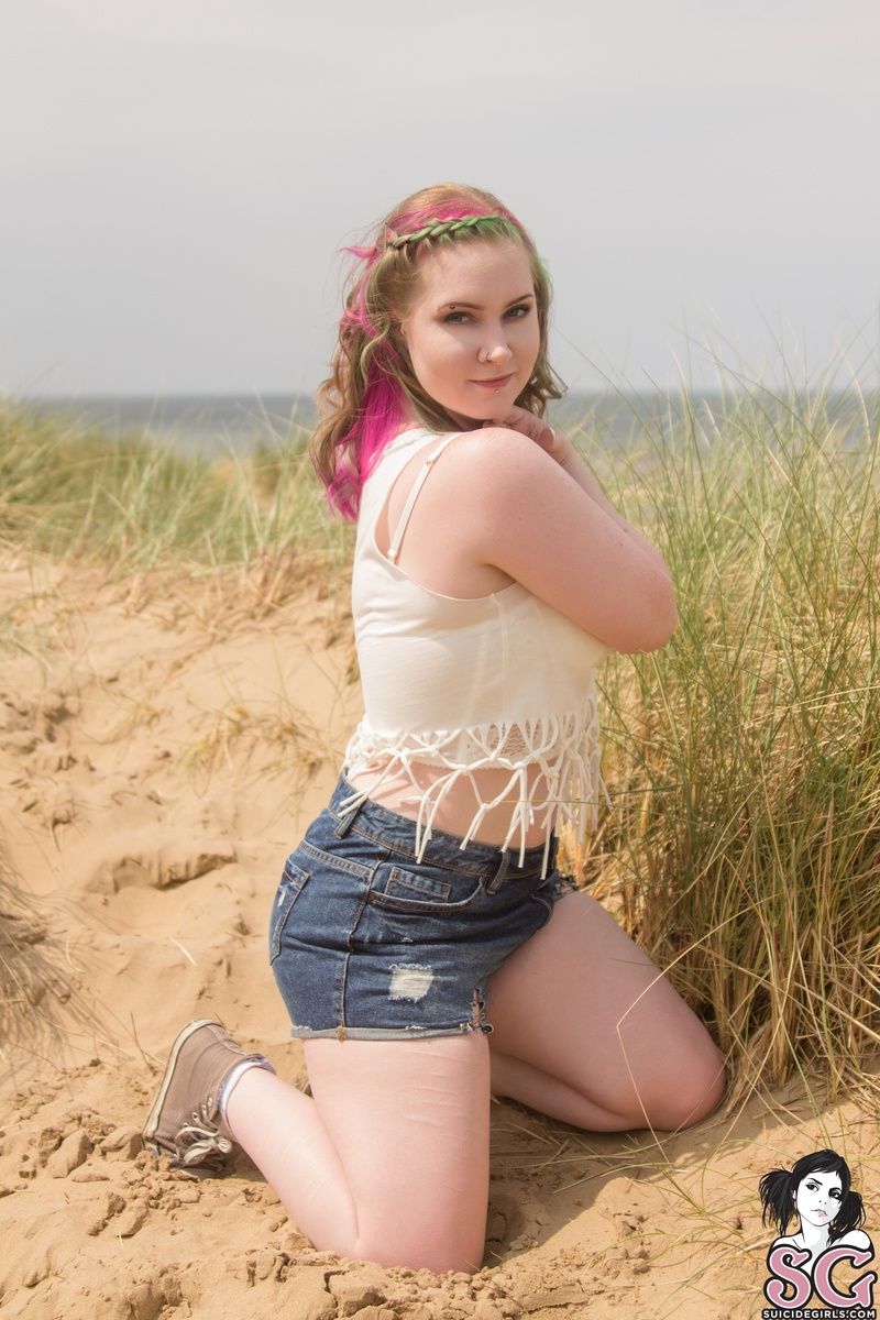 rayabella-carelesswhispers-01.jpg
