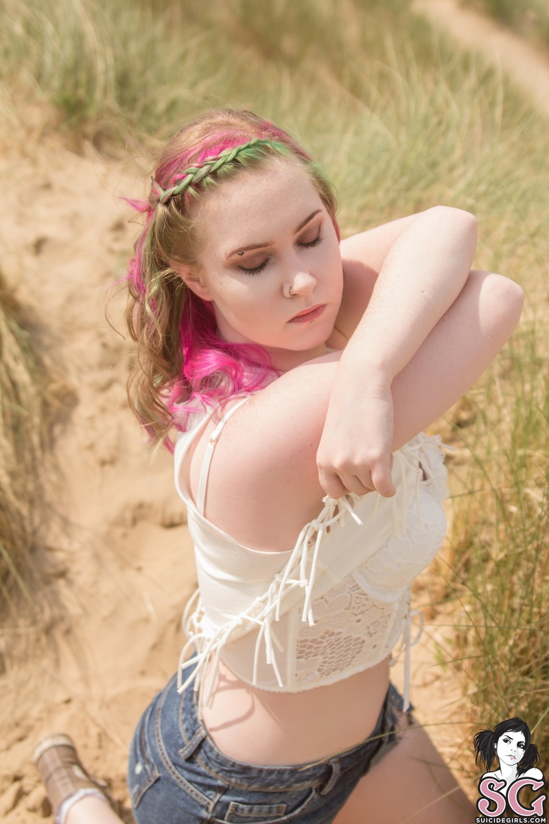 rayabella-carelesswhispers-05.jpg