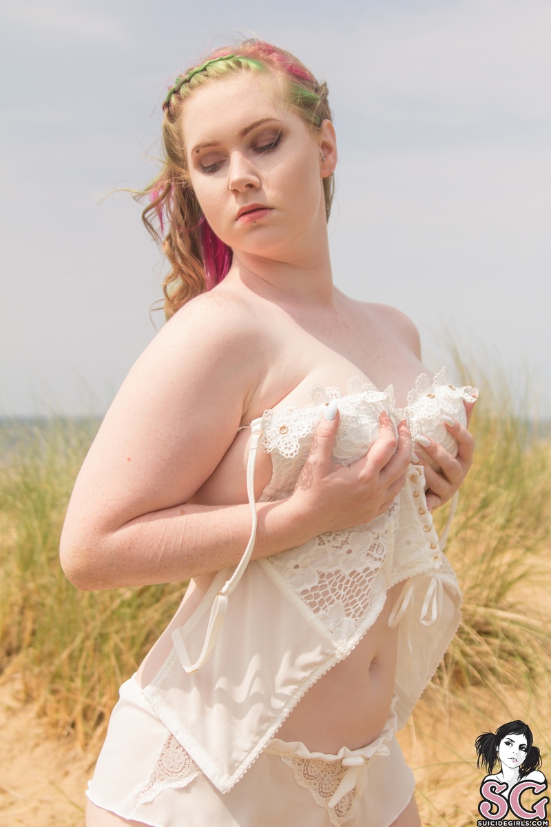 rayabella-carelesswhispers-19.jpg