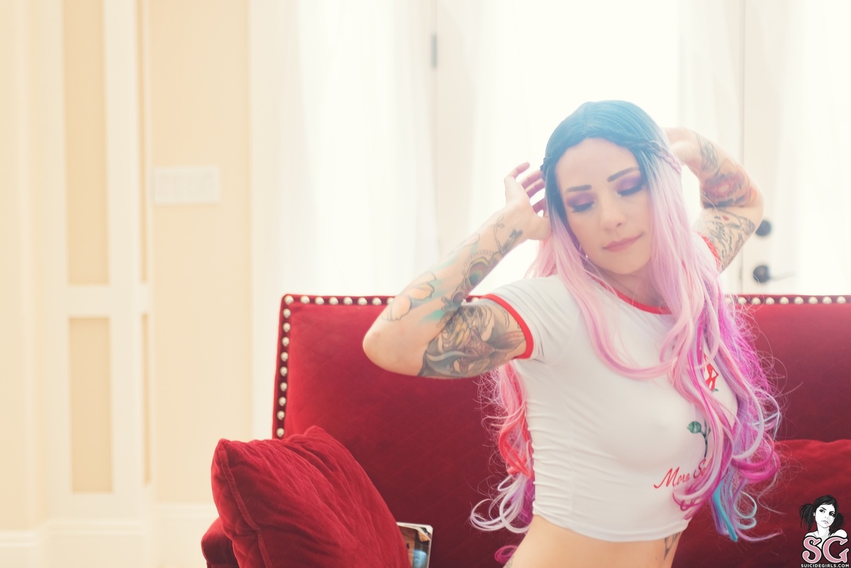 lovelydemon-daydreaming-05.jpg