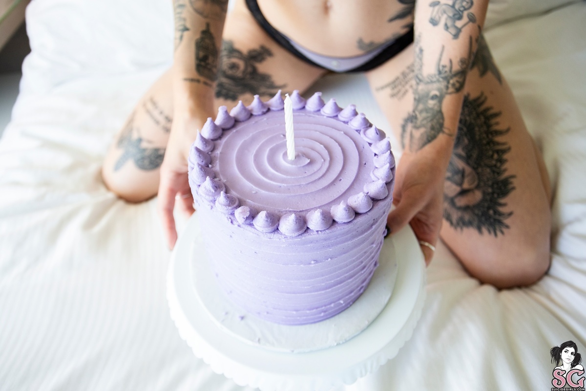 mariselle-birthdaysuit-03.jpg