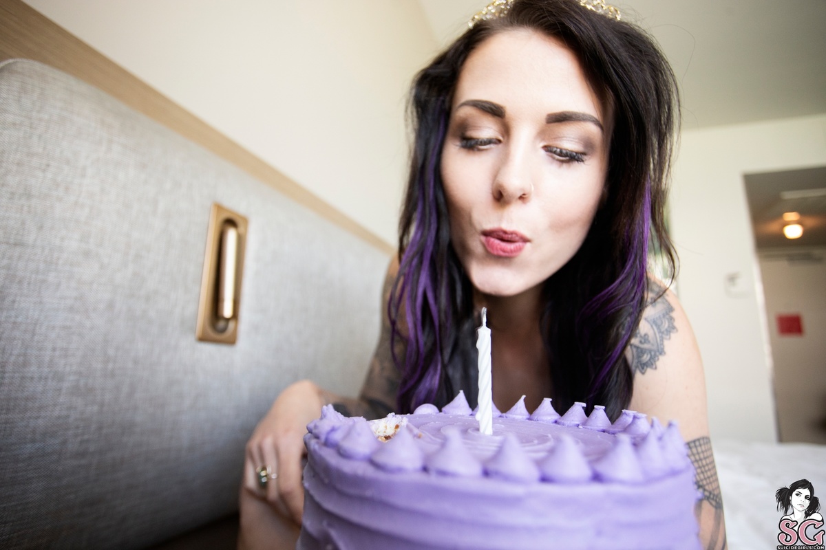 mariselle-birthdaysuit-27.jpg