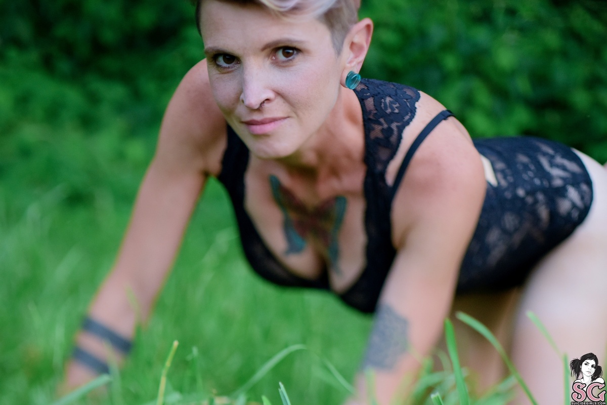hollydash-pinkheadintheemeraldforest-23.jpg