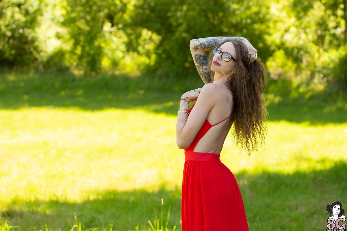 kiwikitten23-ladyinred-01.jpg