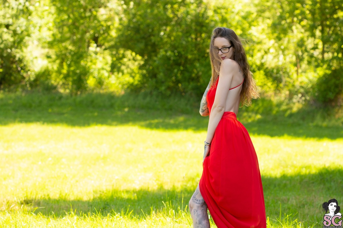 kiwikitten23-ladyinred-03.jpg