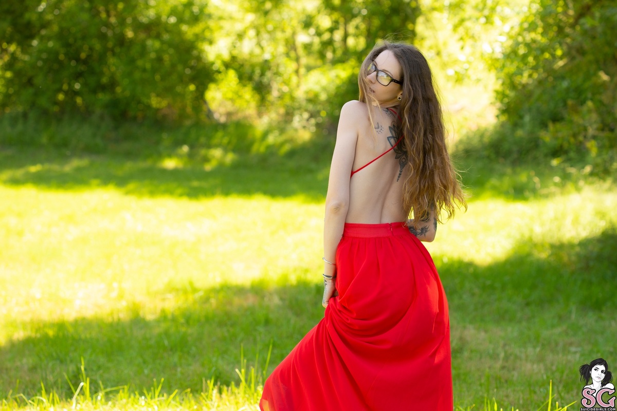 kiwikitten23-ladyinred-05.jpg