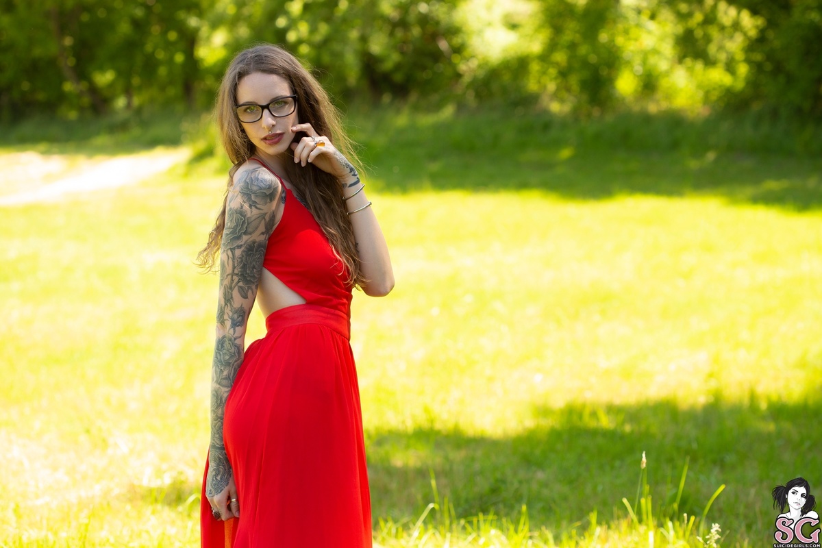 kiwikitten23-ladyinred-07.jpg