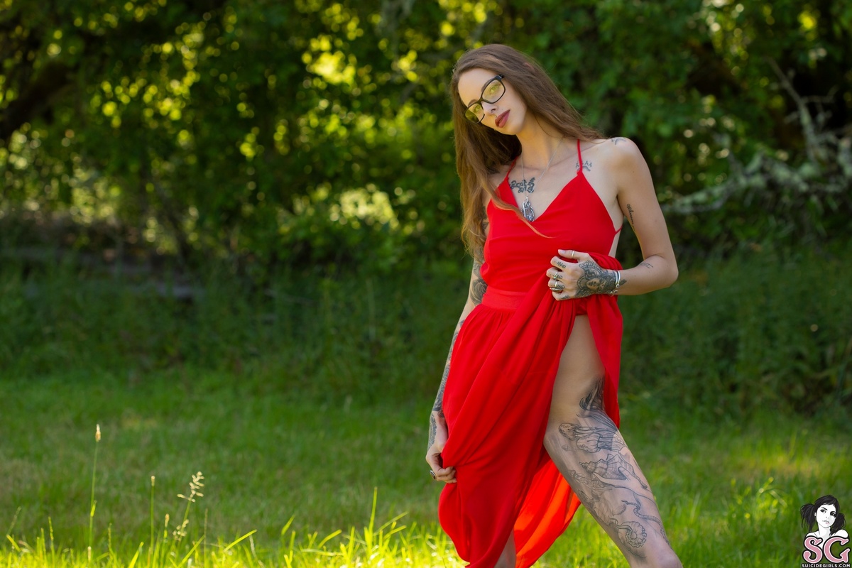 kiwikitten23-ladyinred-09.jpg