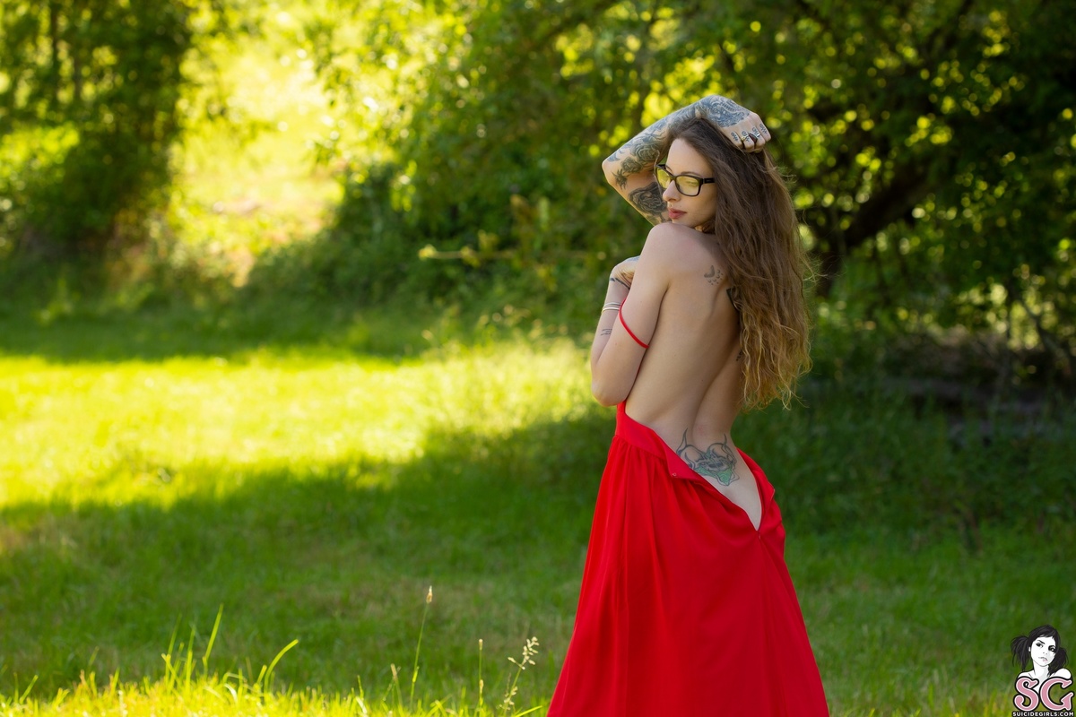 kiwikitten23-ladyinred-15.jpg