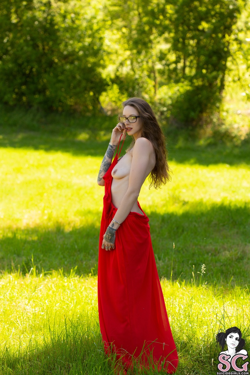 kiwikitten23-ladyinred-19.jpg