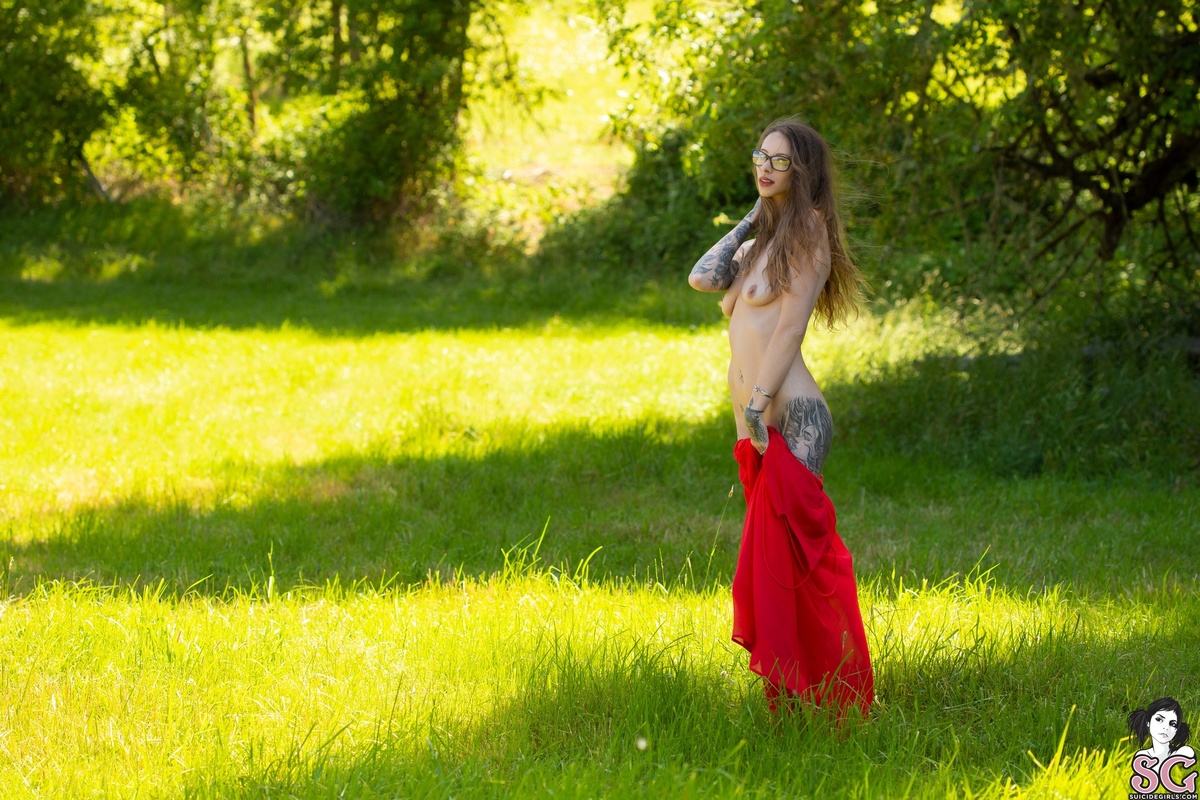 kiwikitten23-ladyinred-25.jpg