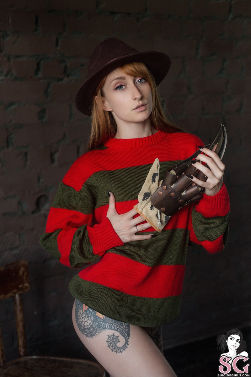 avari-shecomesindreams-07.jpg