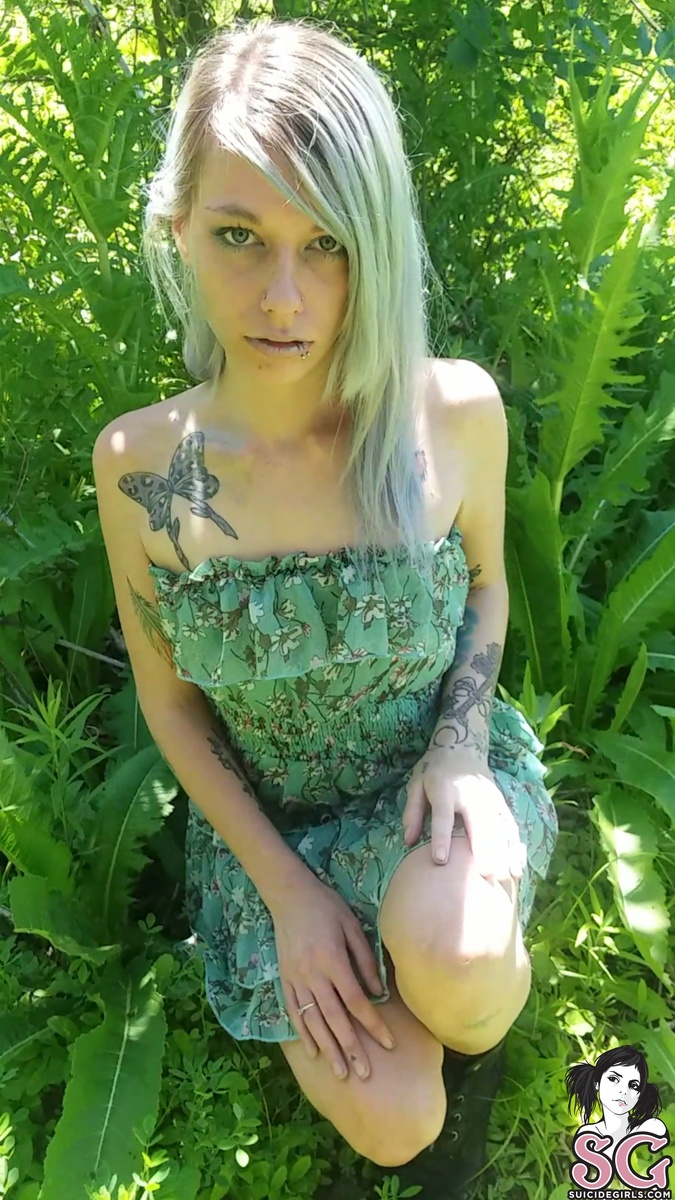 fireflyreign-greenflowers-07.jpg