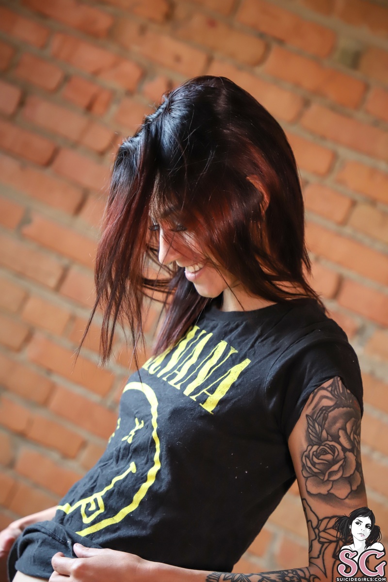 jasminemorte-nirvana-01.jpg
