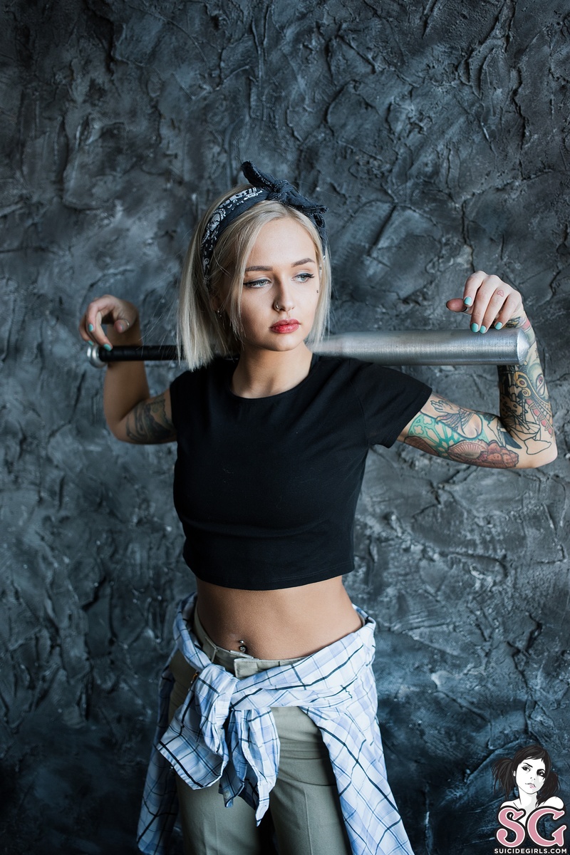 valeriya-dangerous-01.jpg
