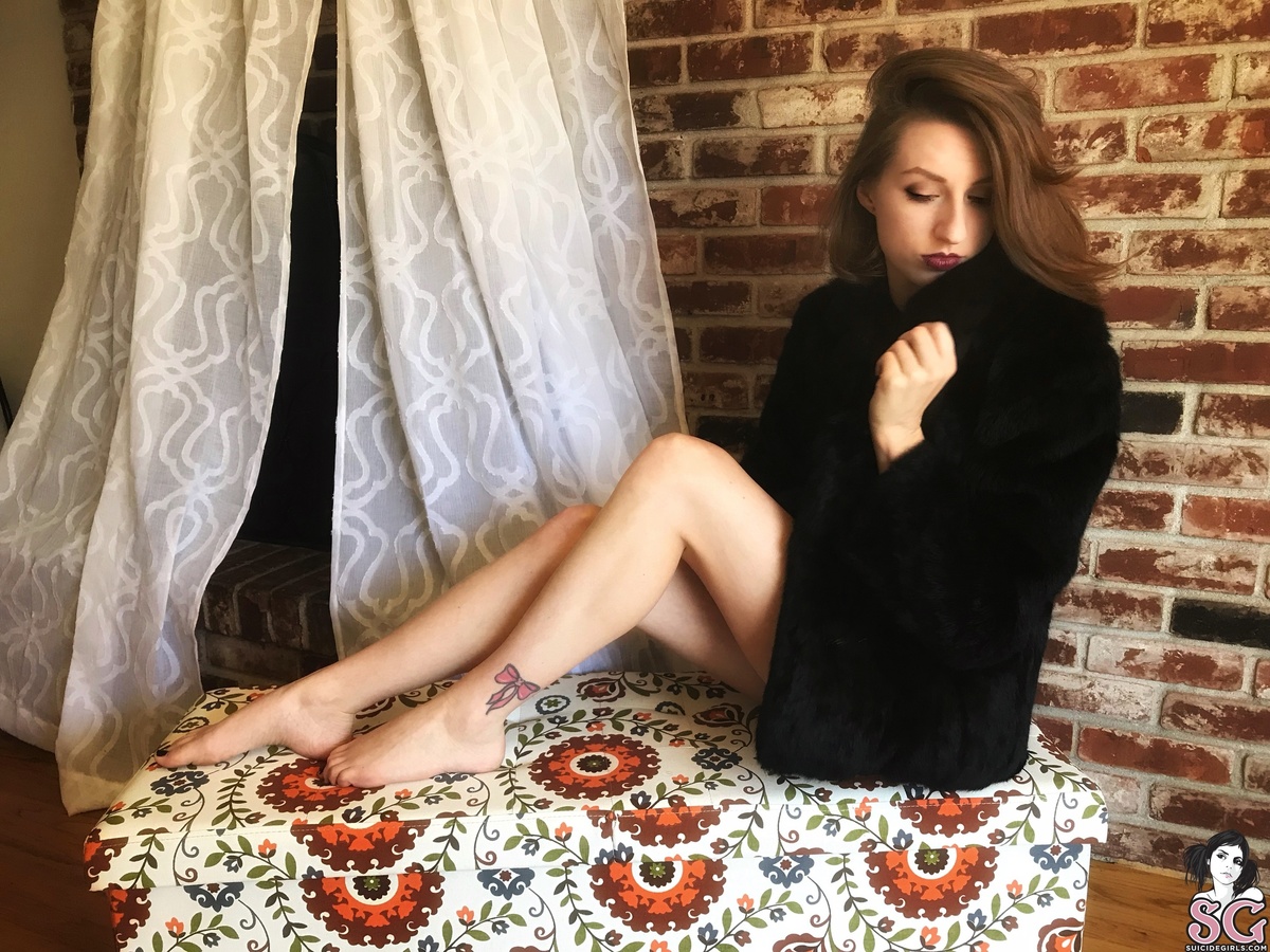 exoticfowl-firesidefauxfur-05.jpg
