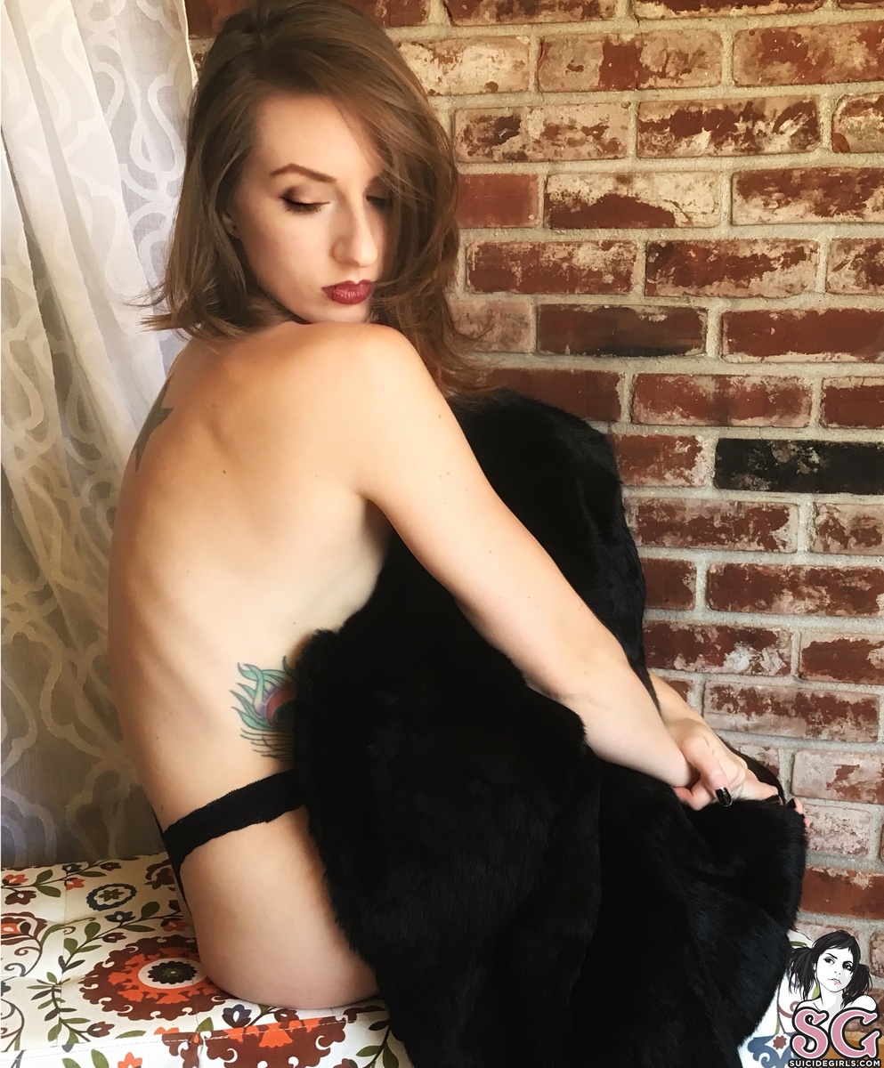 exoticfowl-firesidefauxfur-09.jpg
