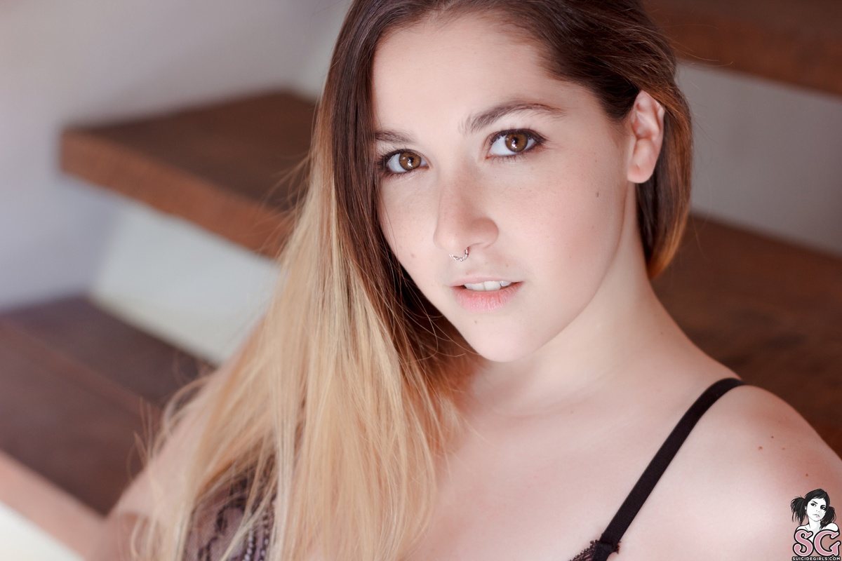 fena-keepmeclose-09.jpg