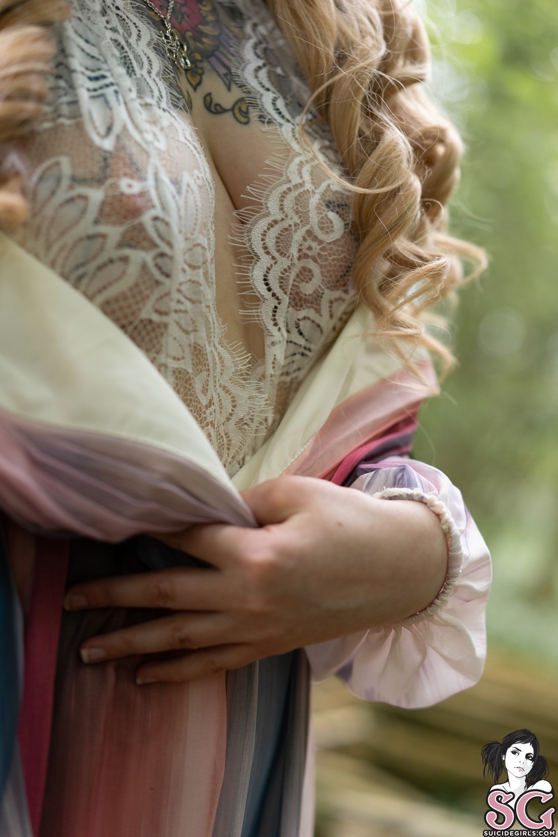 gnomi-ladyoflight-09.jpg