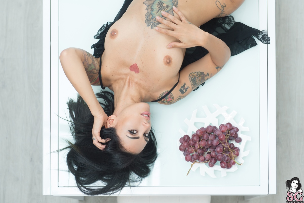 yegola-thegrapearesour-29.jpg