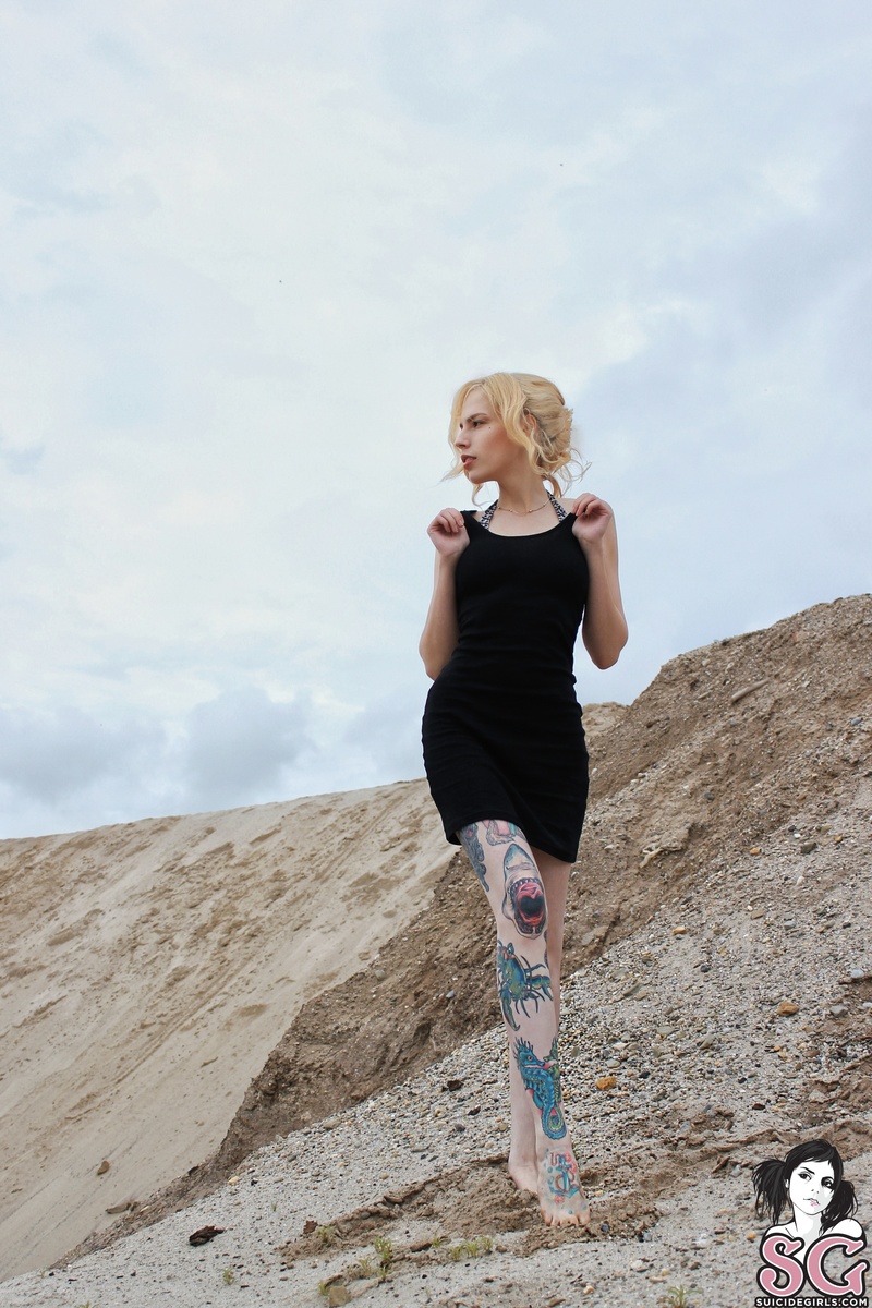 hellia-sandadventures-01.jpg
