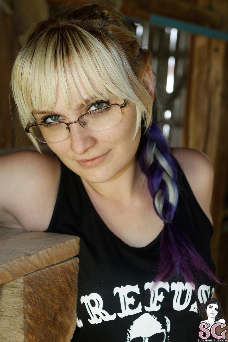mizzhyde87-downonthefarm-03.jpg