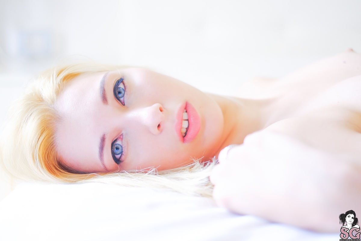 sarachairs-untitled-33.jpg