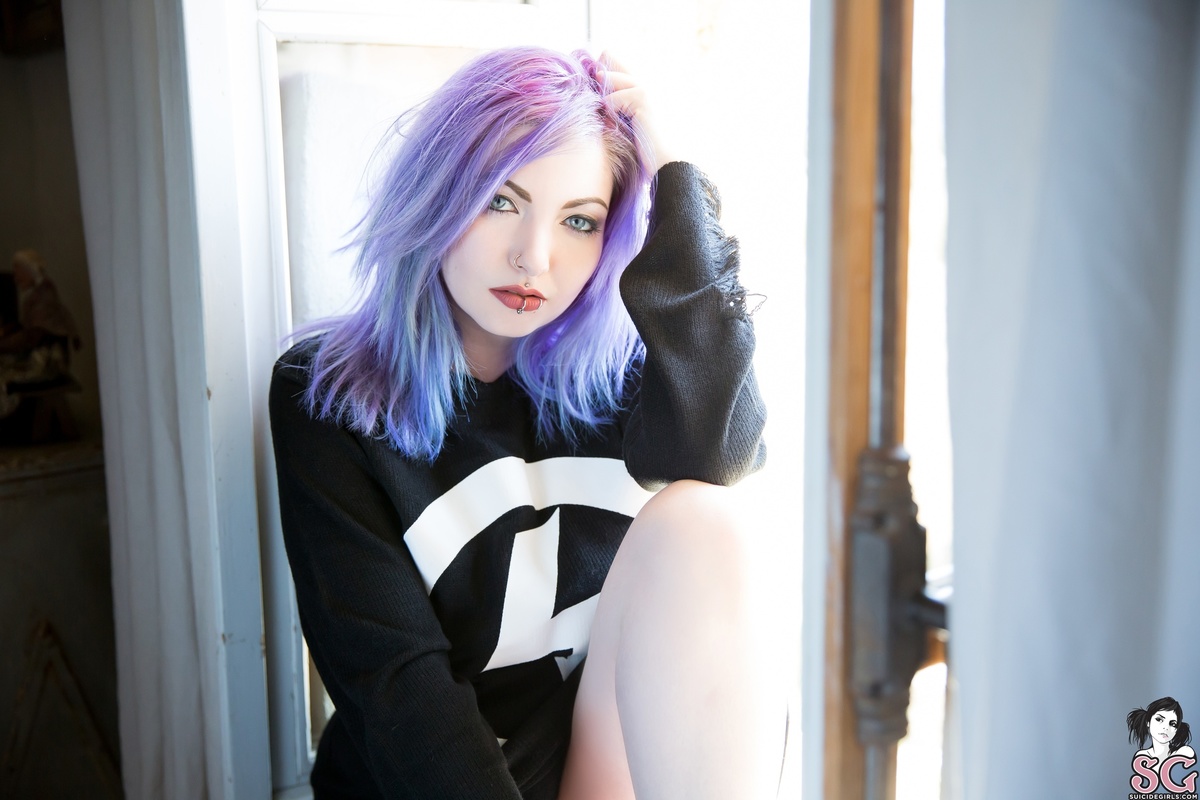 nayru-holywood-03.jpg