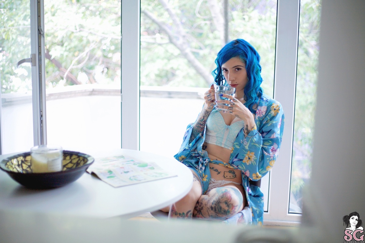 wolf-aqua-01.jpg