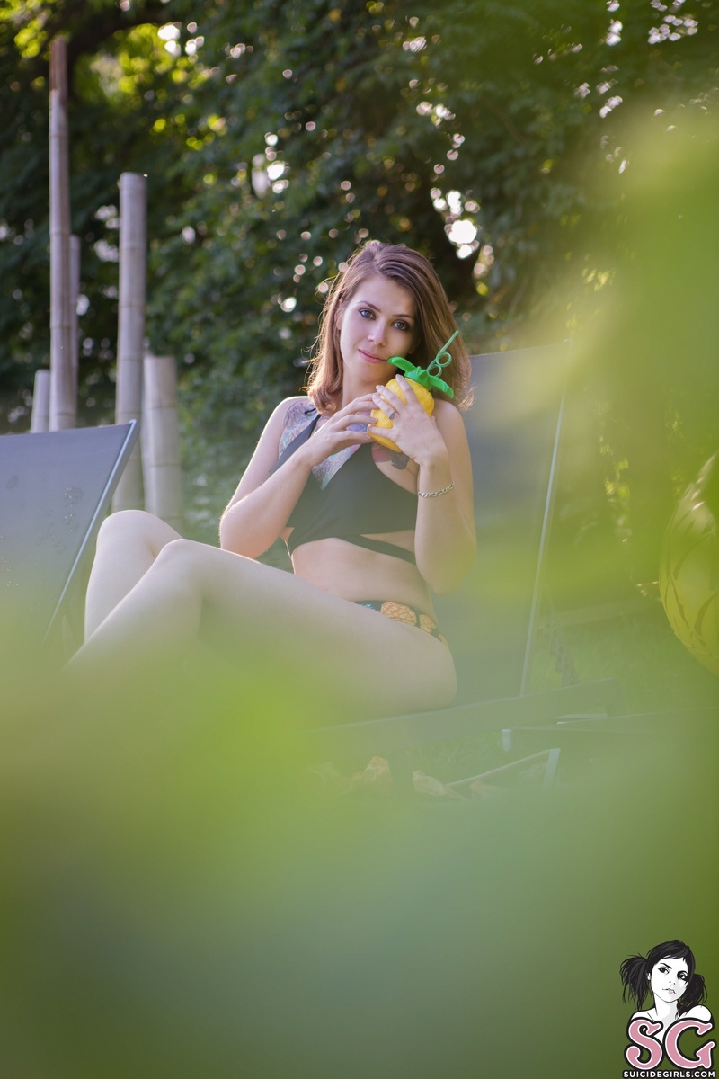 baileyz-pineappleismybae-03.jpg