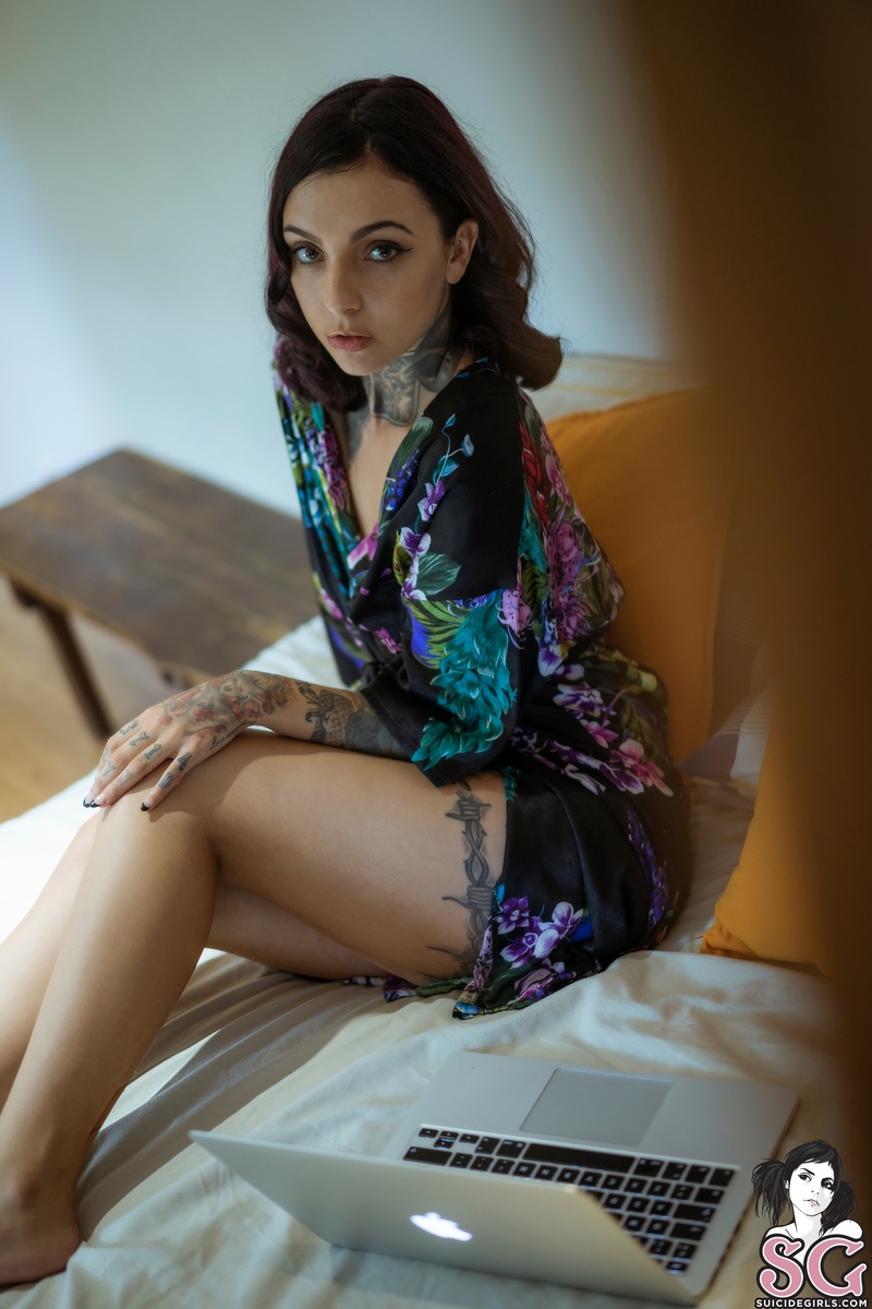 alien-lazymorning-03.jpg