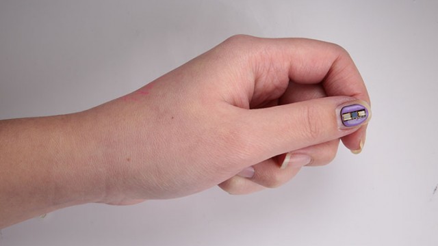 UVA-dosimeter-on-fingernail.jpg