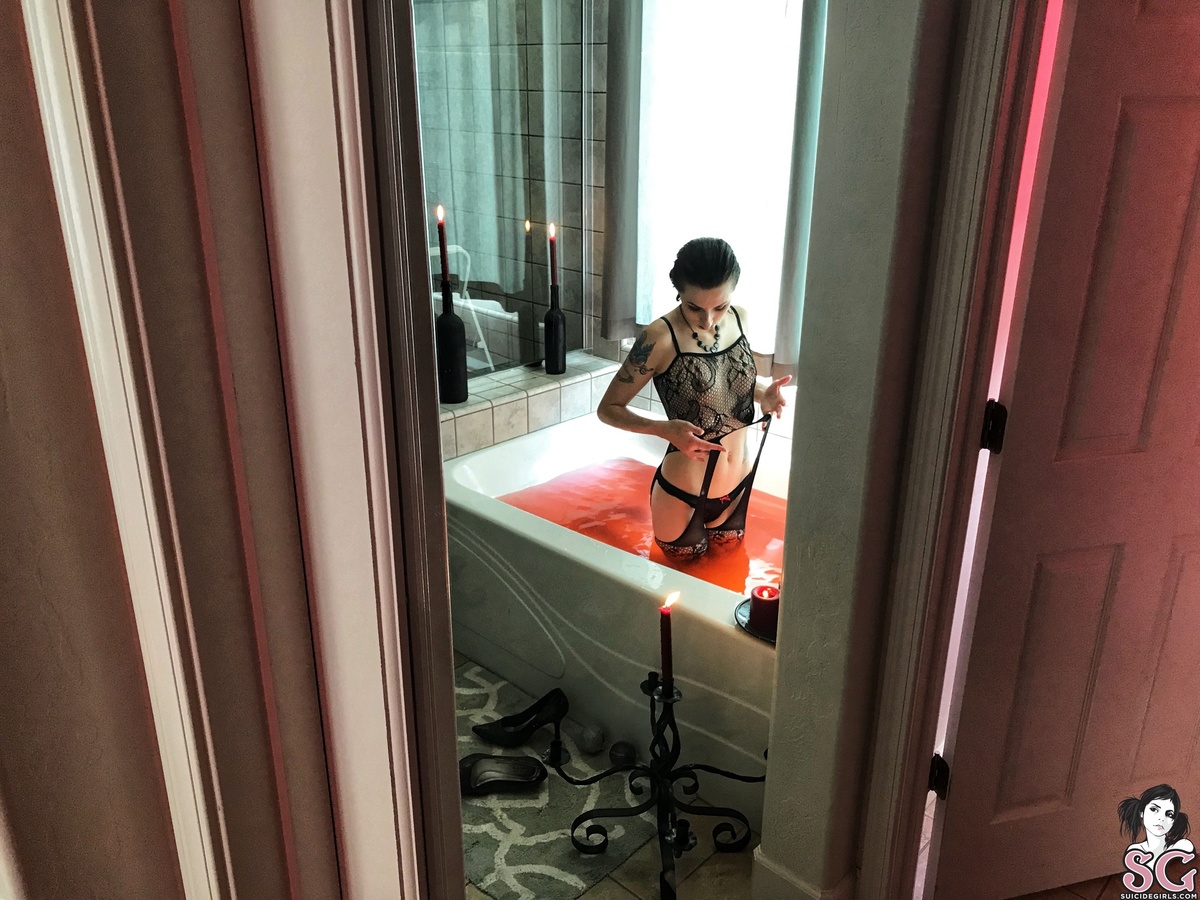 exoticfowl-blackmagicwoman-13.jpg