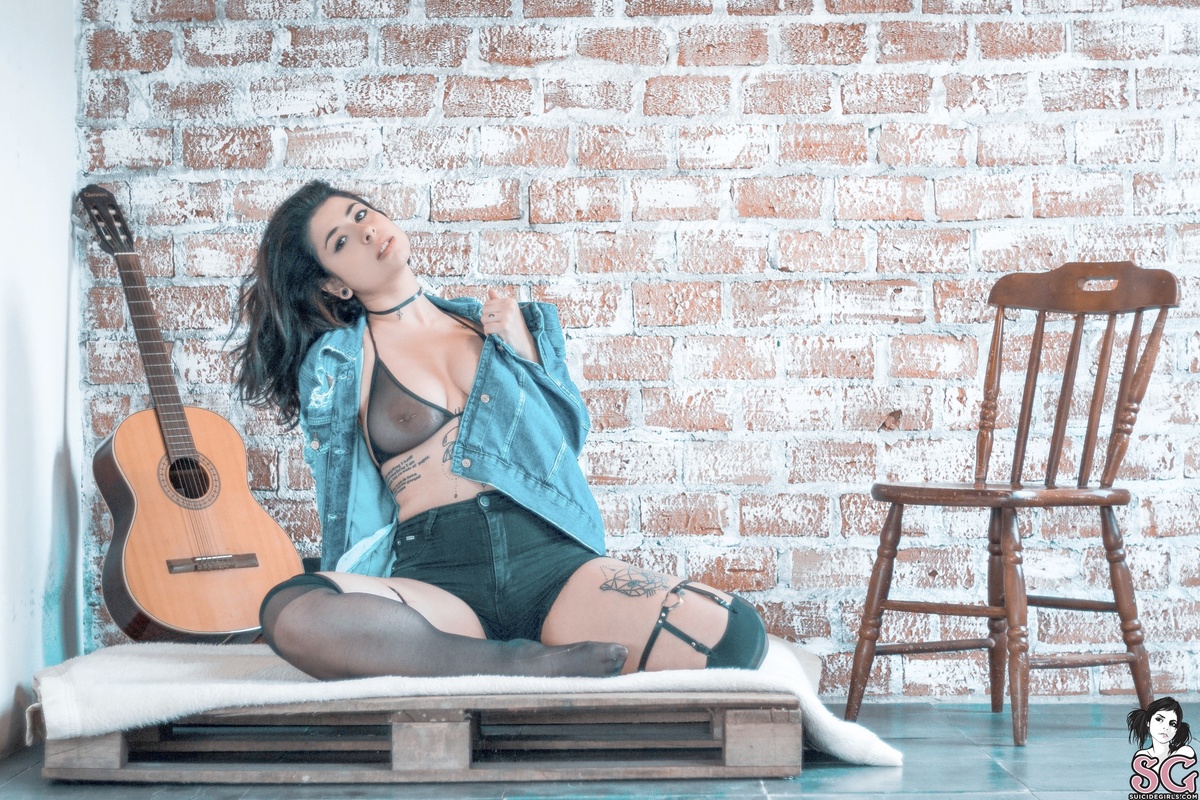 chari-bluejeans-03.jpg