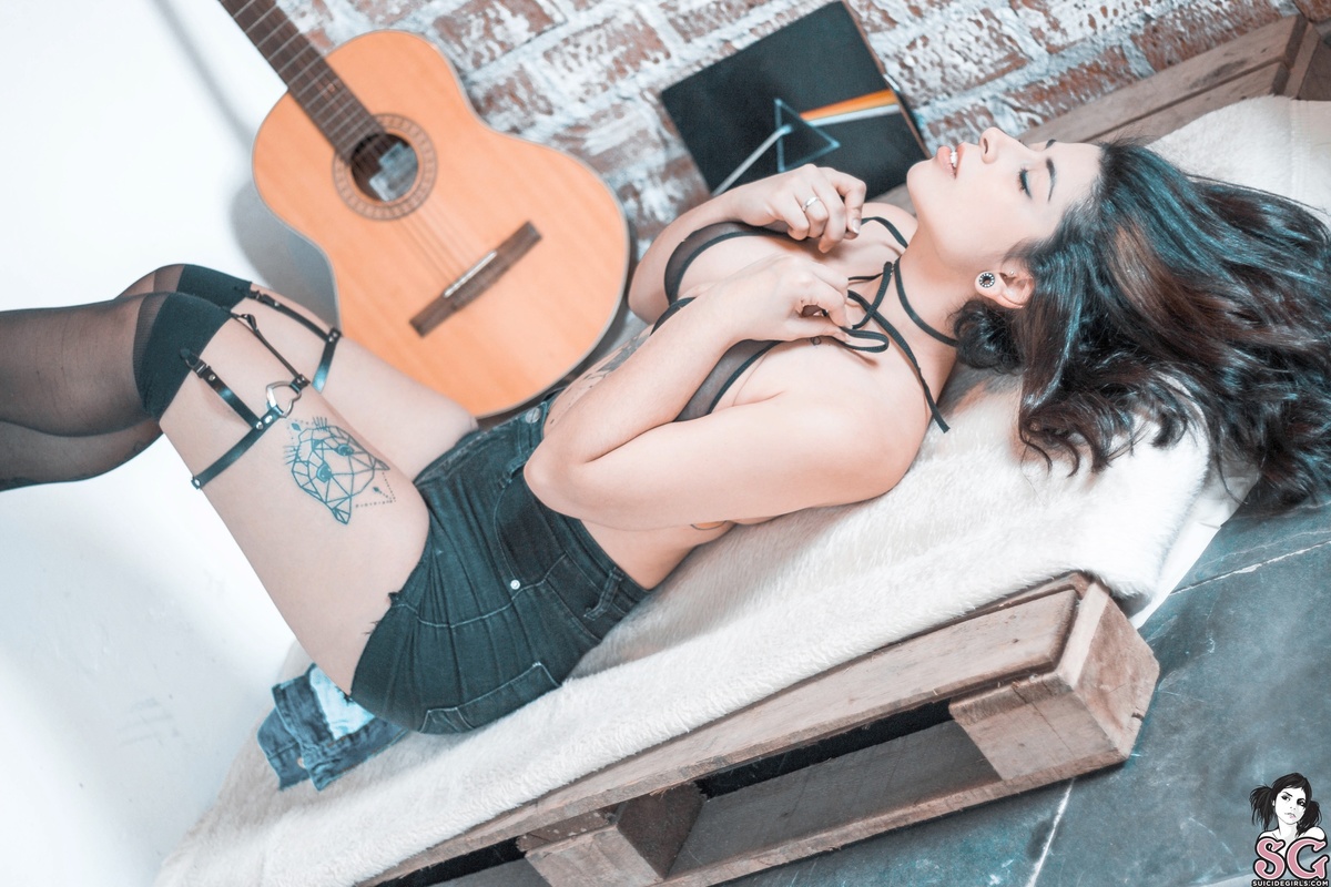 chari-bluejeans-11.jpg