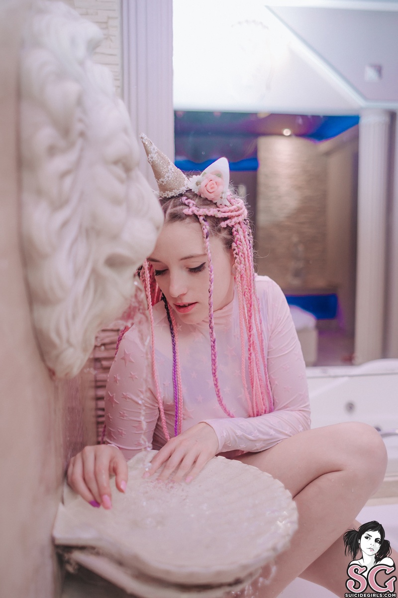 julieberry-unicornbath-03.jpg