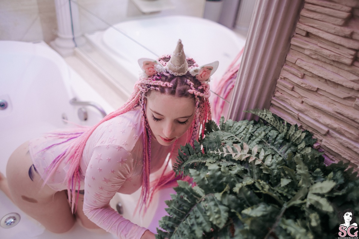 julieberry-unicornbath-05.jpg