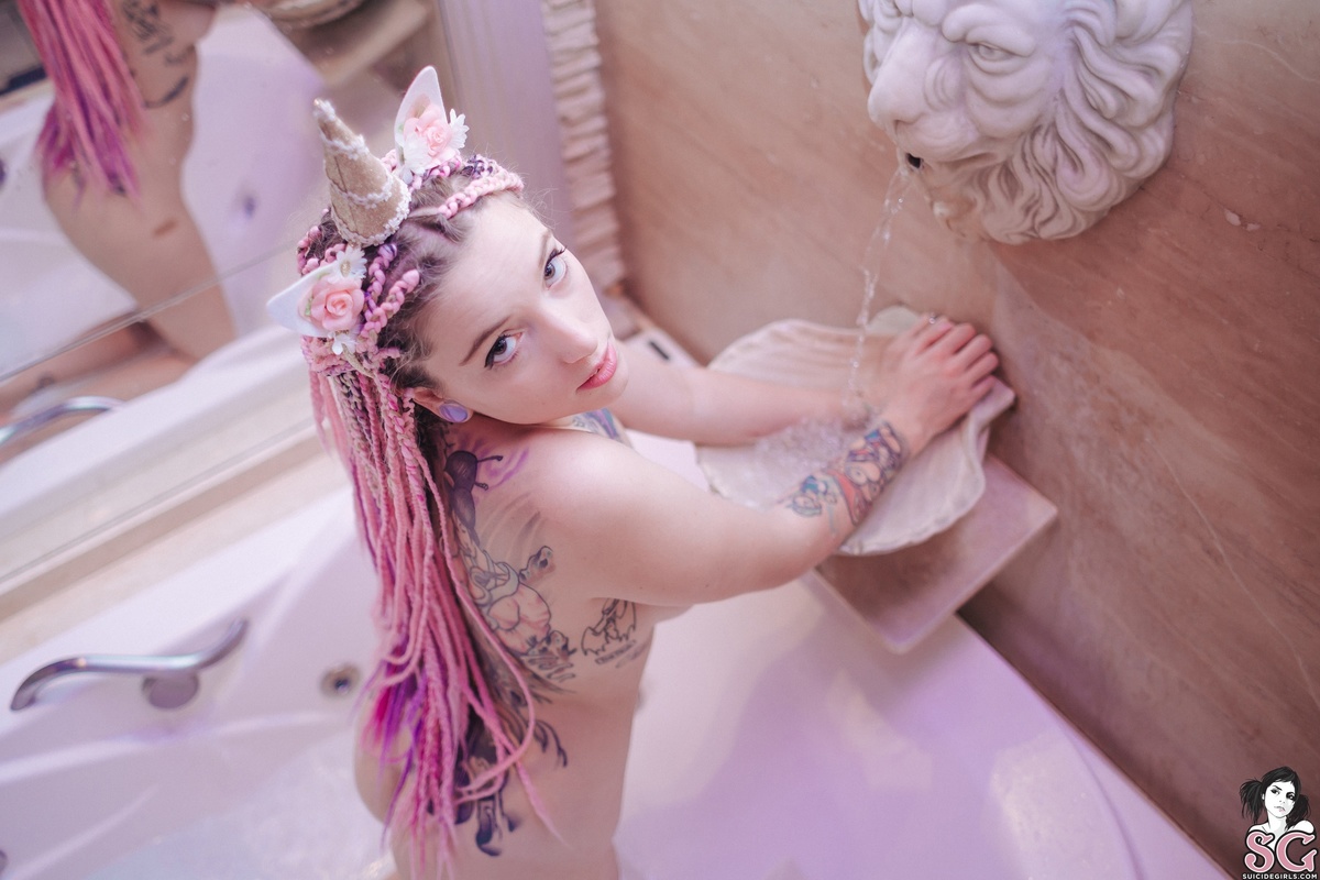 julieberry-unicornbath-15.jpg