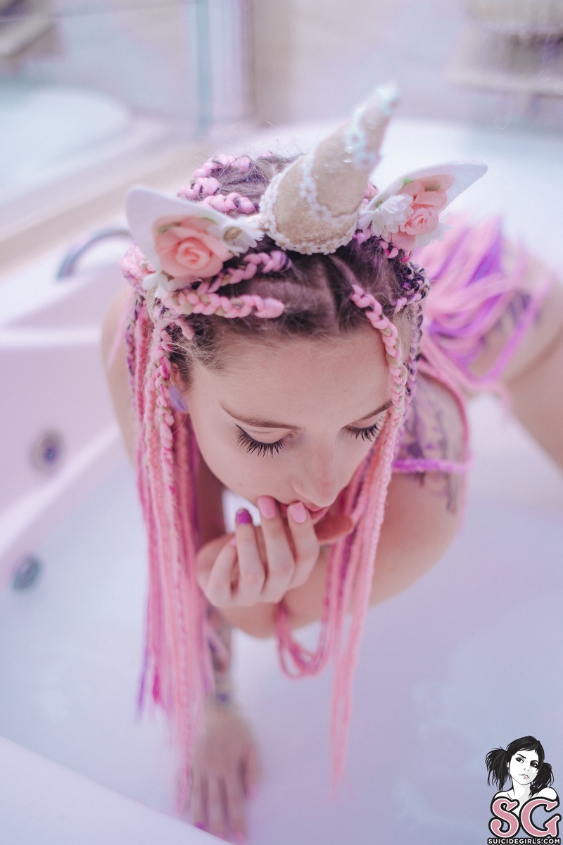 julieberry-unicornbath-19.jpg