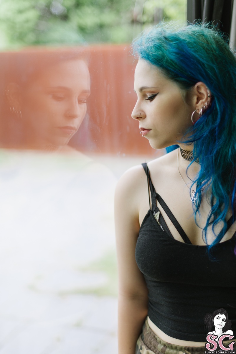 blublu-blueroses-03.jpg