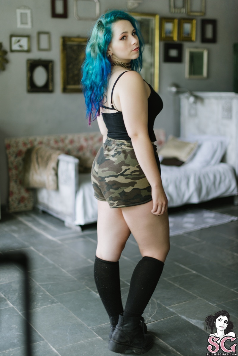 blublu-blueroses-05.jpg