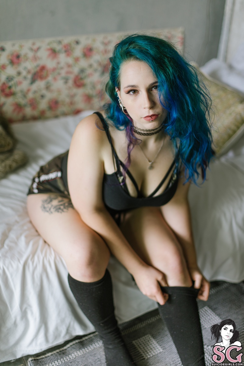 blublu-blueroses-07.jpg