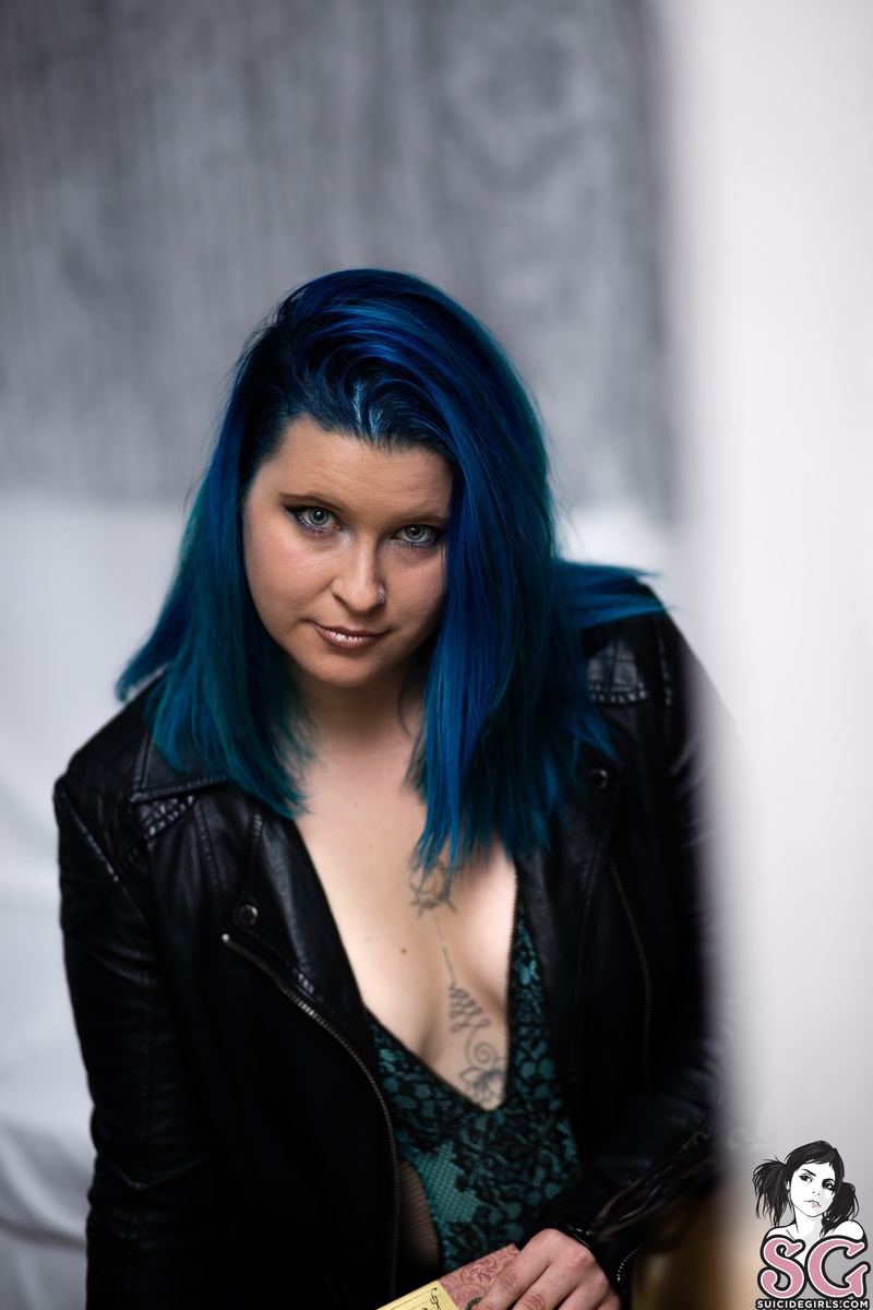 dyverge-wickedcobalt-01.jpg