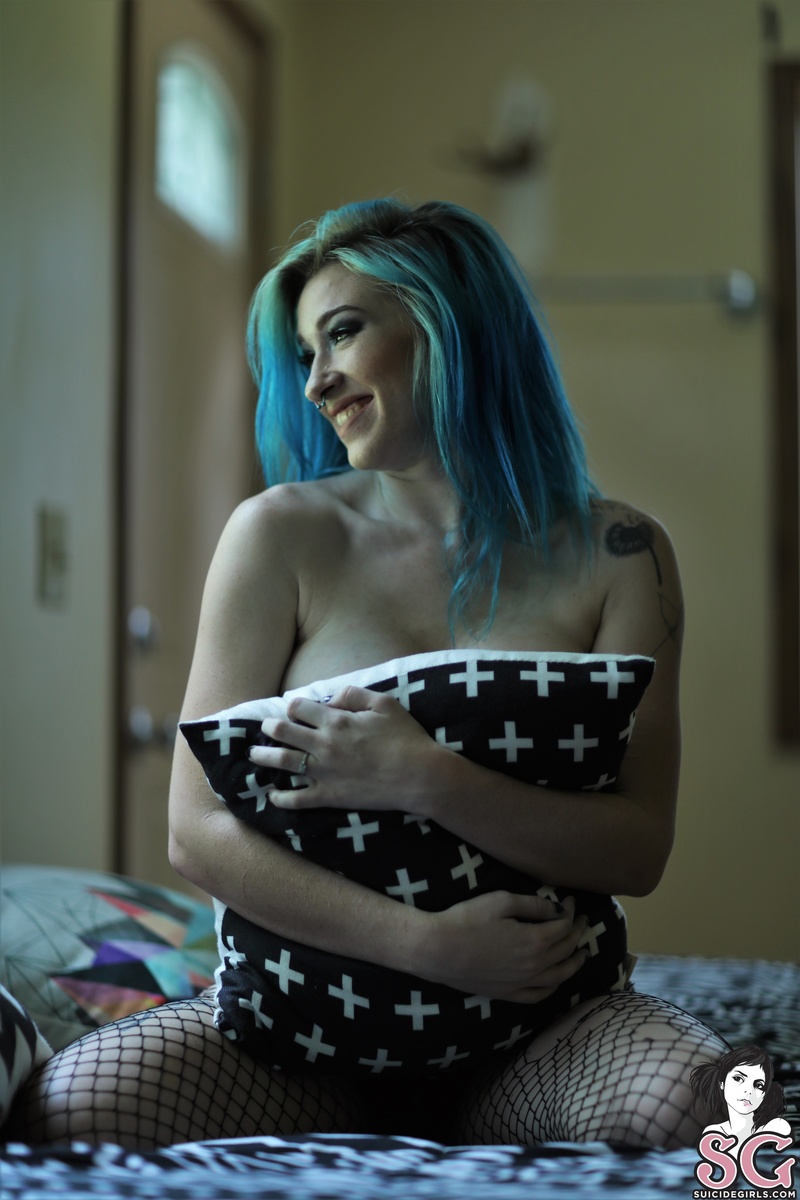 fauxia-boldinblue-13.jpg