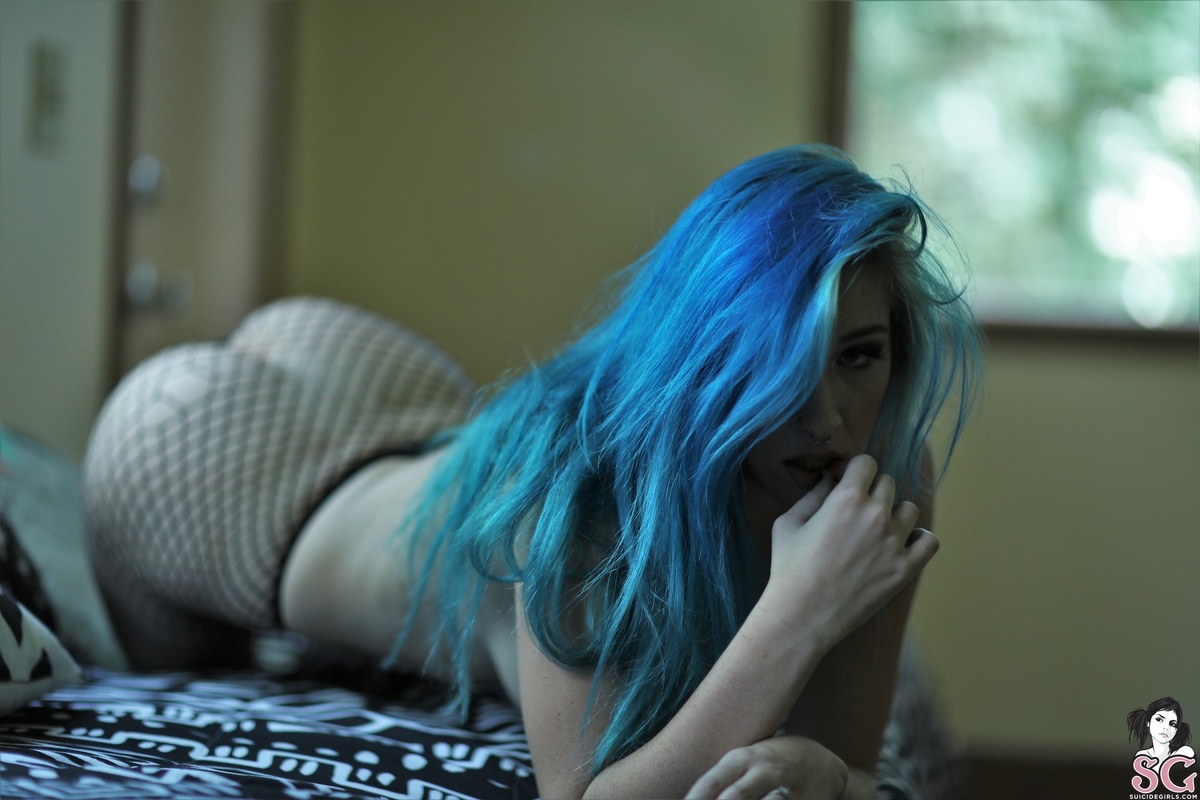 fauxia-boldinblue-29.jpg