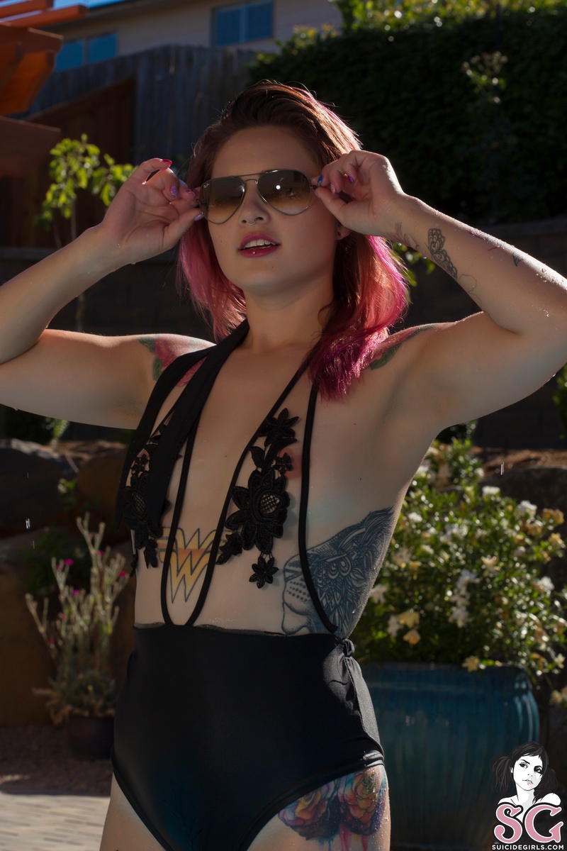 halfasianbarbie-summersunpoolfun-07.jpg