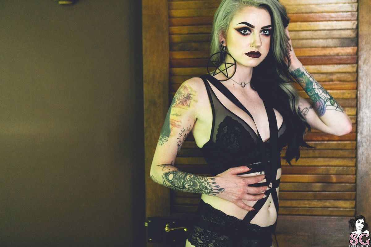 littlemsscareall-paranoir-07.jpg